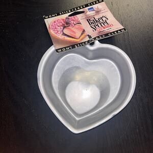 New NWT Ekco Baker's Secret 1999 Vintage Non-Stick Mini Heart Pan 4.5" 1.125"